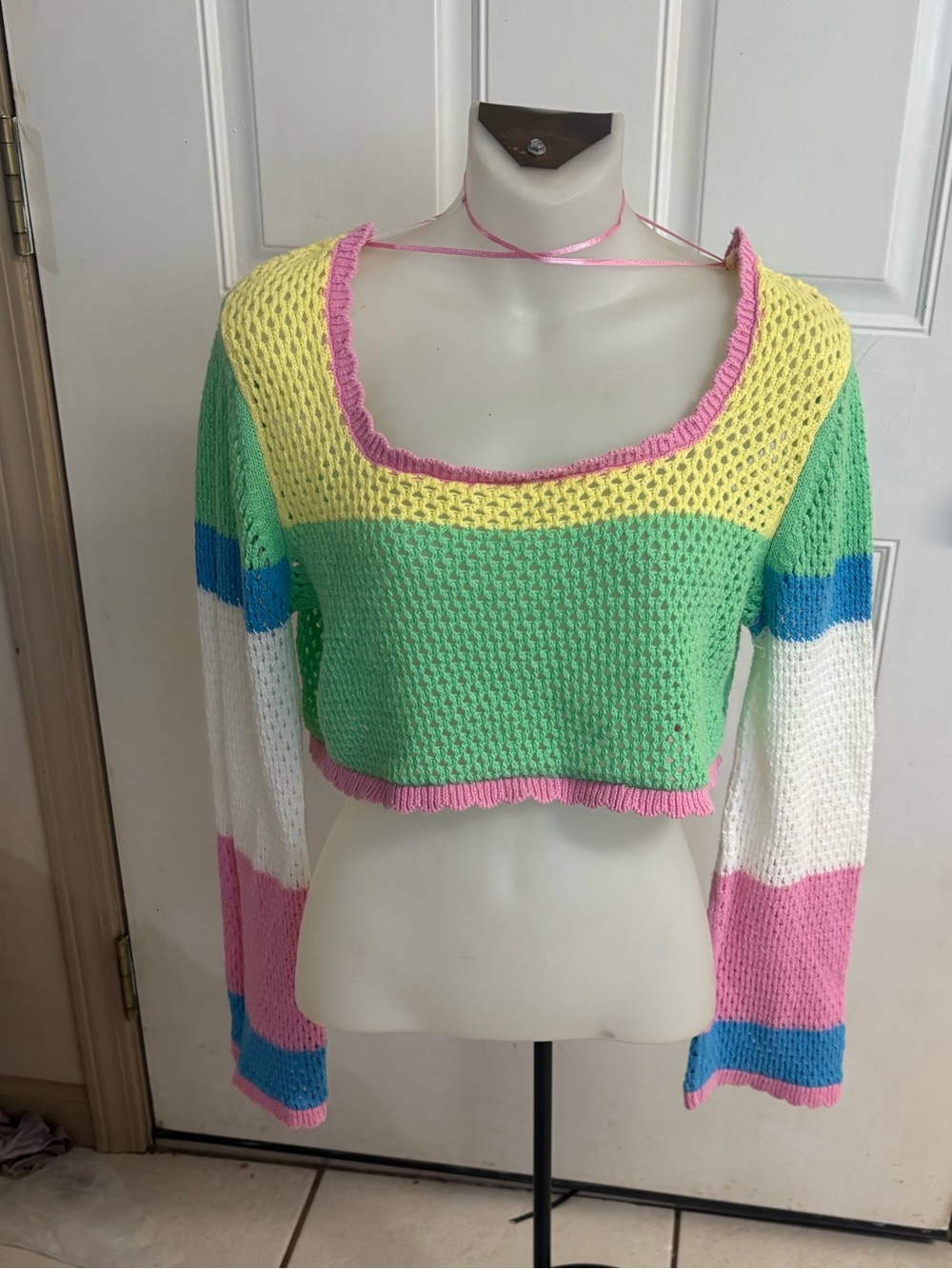 Large Sincerely Jules pastel Color block Cropped Long Sleeve Knit Sweater. EUC